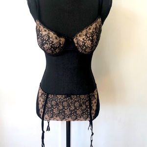 Victoria’s Secret Black & Champagne Lace Bra & Garter Belt Size M/L-Vintage set